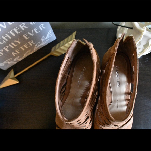 Gianni Bini Caged Wedge - Picture 4 of 5